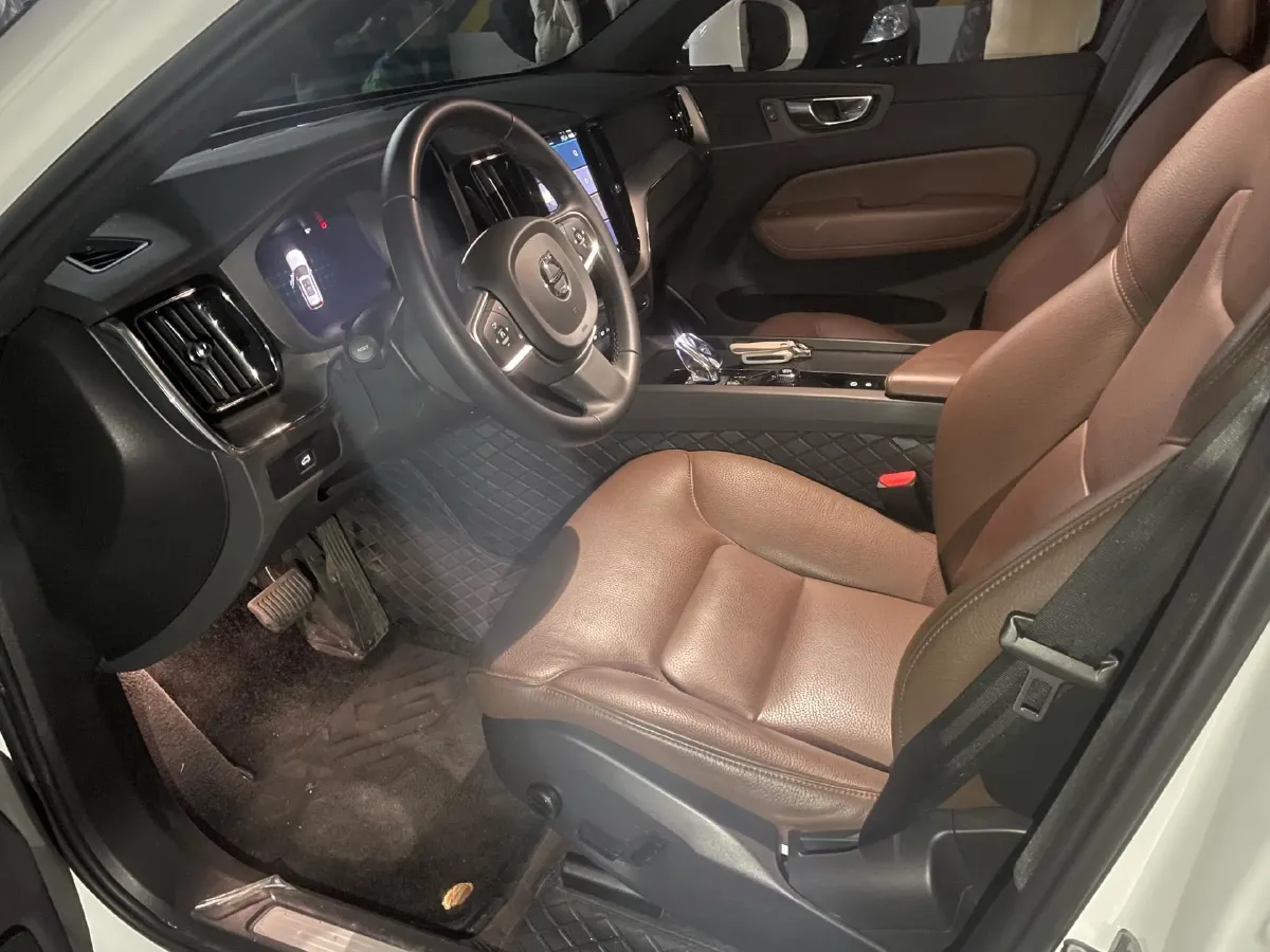 2024 Volvo XC60 2.0T 250HP L4 8AT,autocango,china used car exporter,china ev exporter,chinese used car exporter,chinese used ev exporter