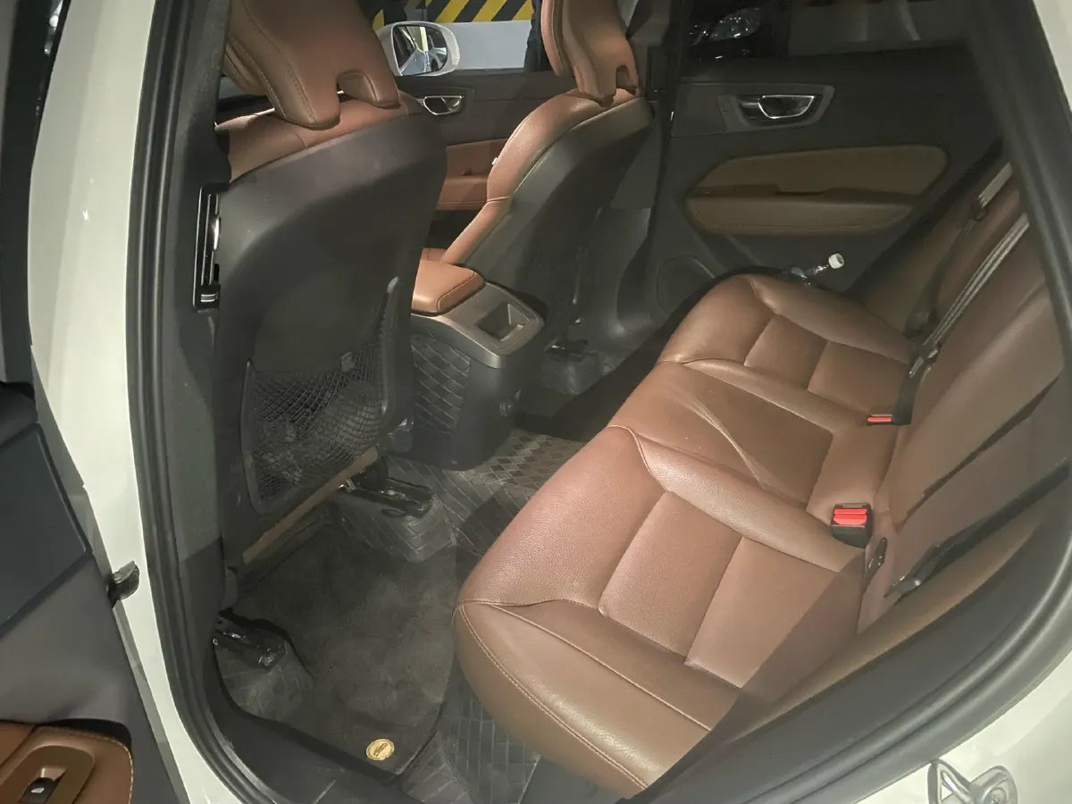 2024 Volvo XC60 2.0T 250HP L4 8AT,autocango,china used car exporter,china ev exporter,chinese used car exporter,chinese used ev exporter