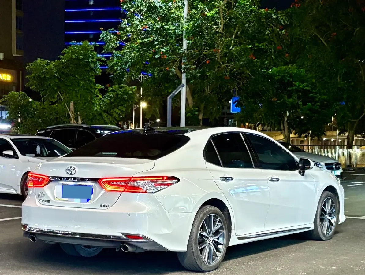 2023 Toyota Camry 2.5L 207HP L4 8AT,autocango,china used car exporter,china ev exporter,chinese used car exporter,chinese used ev exporter