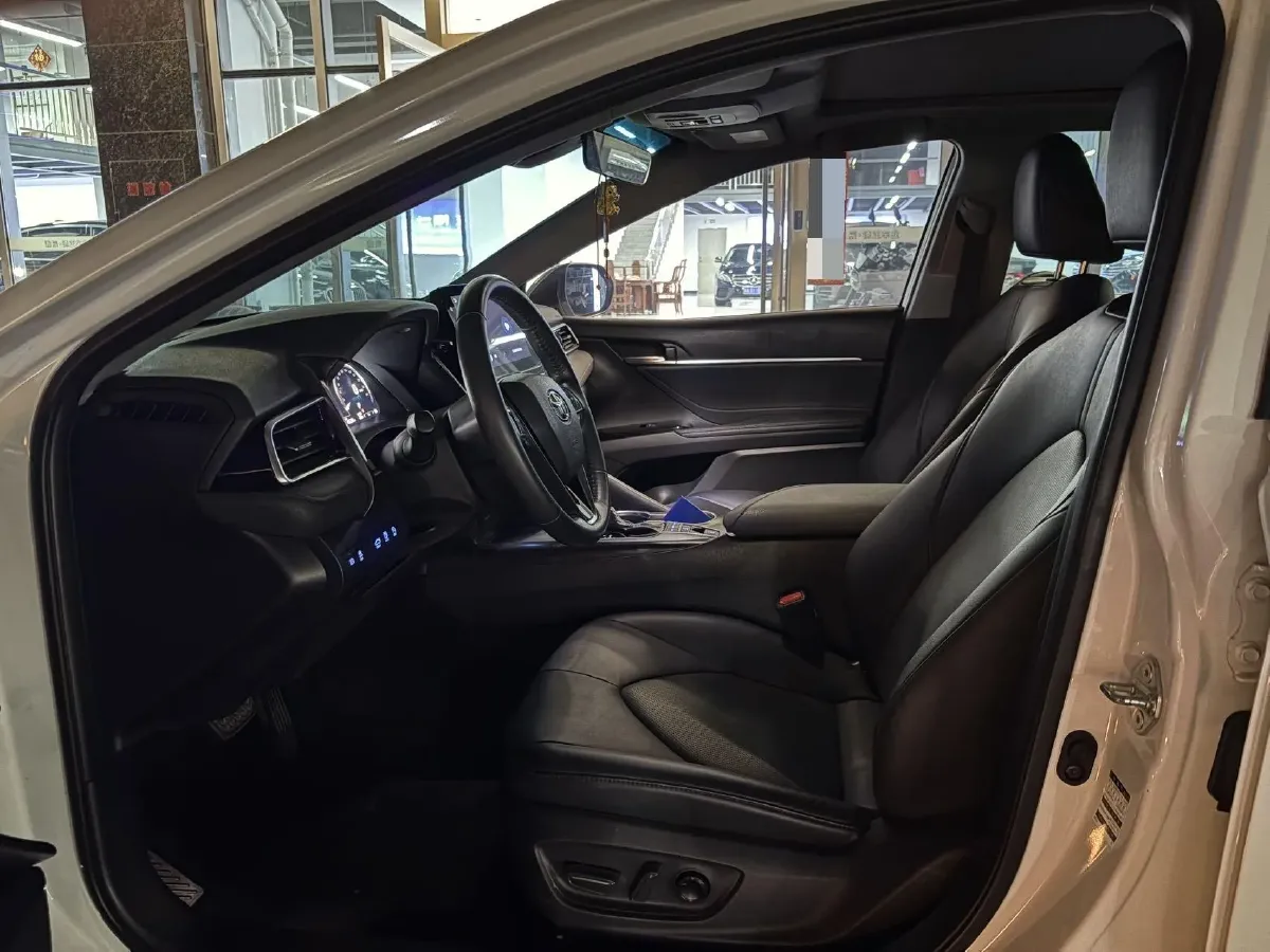 2023 Toyota Camry 2.5L 207HP L4 8AT,autocango,china used car exporter,china ev exporter,chinese used car exporter,chinese used ev exporter