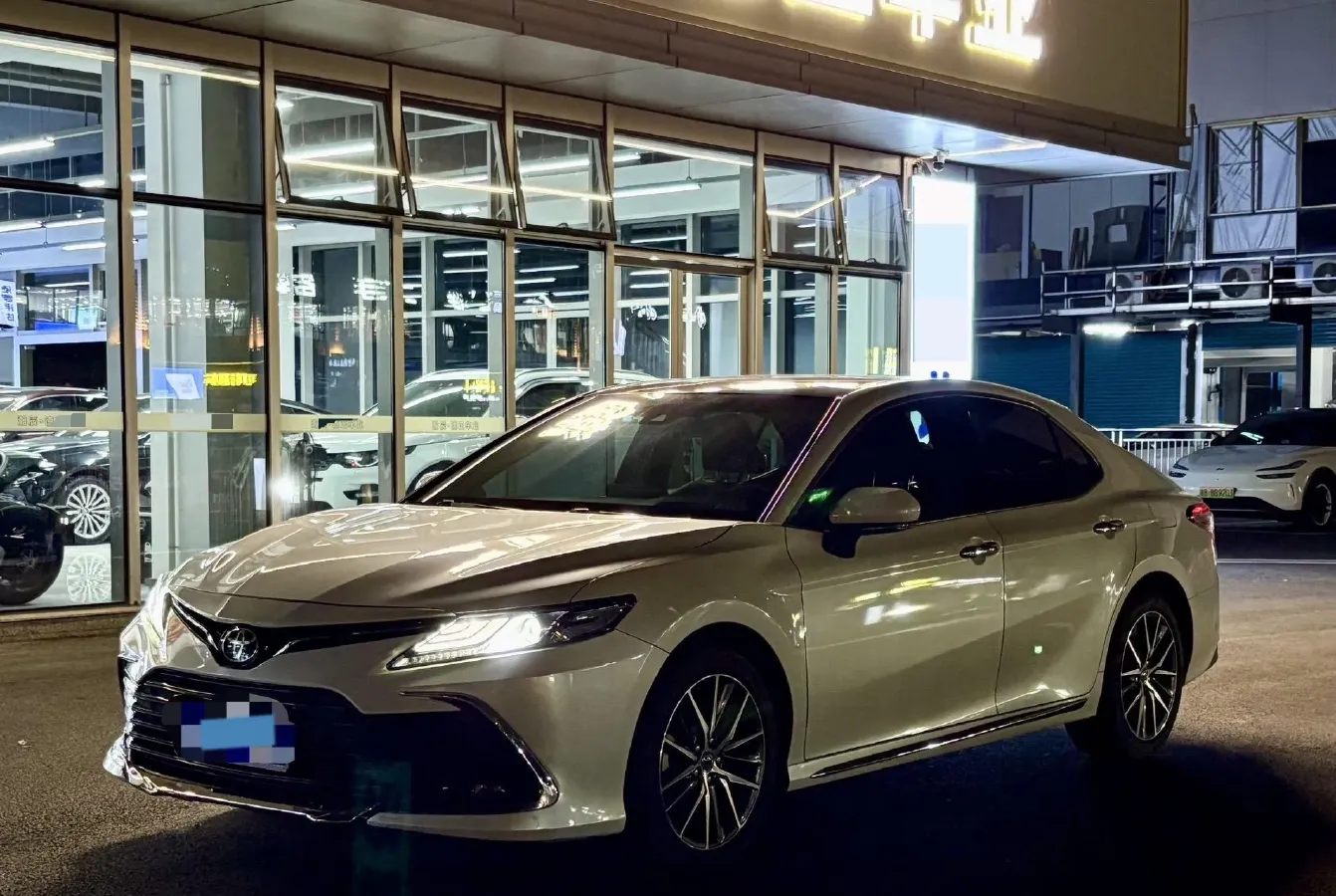 2023 Toyota Camry 2.5L 207HP L4 8AT,autocango,china used car exporter,china ev exporter,chinese used car exporter,chinese used ev exporter