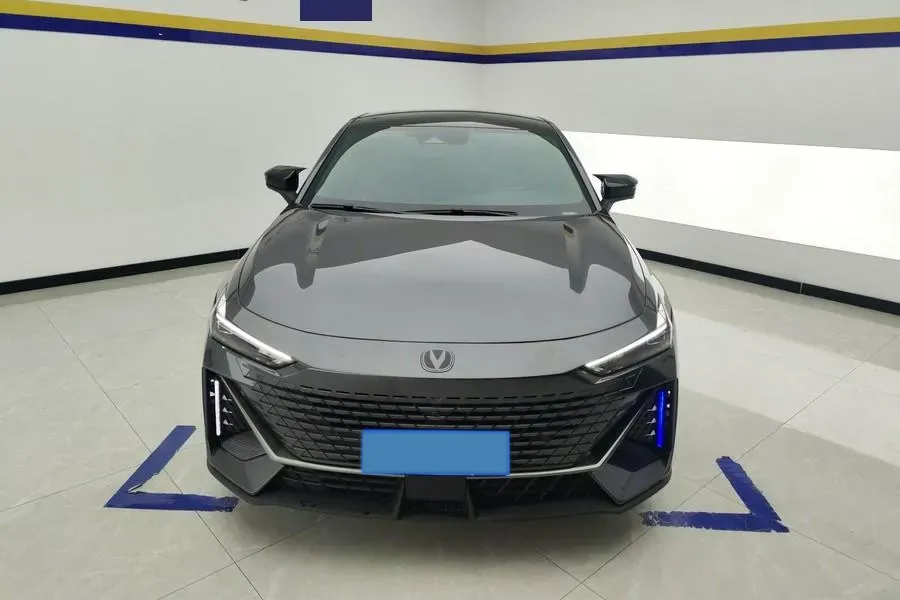 2024 ChangAn UNI-V 1.5T 188HP L4 7DCT,autocango,china used car exporter,china ev exporter,chinese used car exporter,chinese used ev exporter