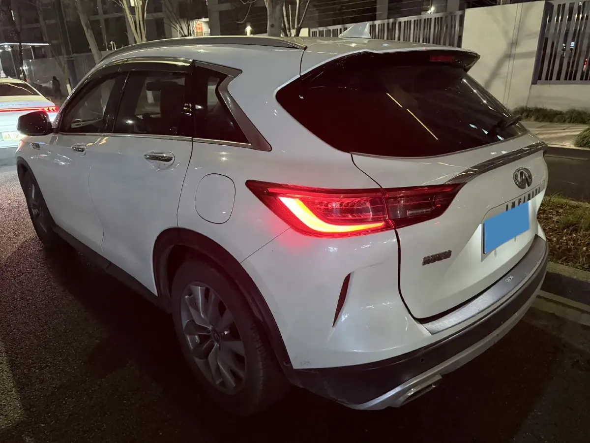 2018 Infiniti QX30 2.0T 211HP L4 7DCT,autocango,china used car exporter,china ev exporter,chinese used car exporter,chinese used ev exporter