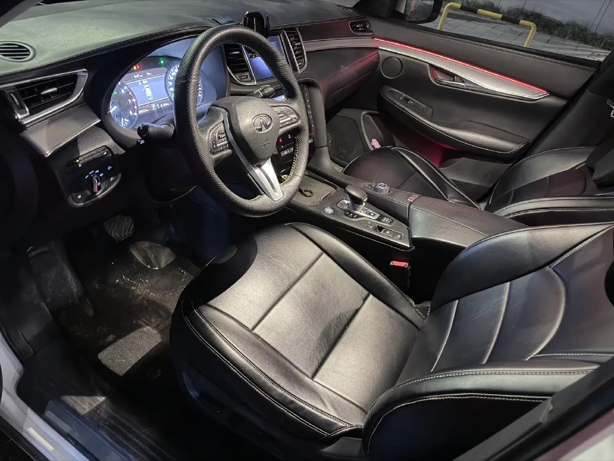 2018 Infiniti QX30 2.0T 211HP L4 7DCT,autocango,china used car exporter,china ev exporter,chinese used car exporter,chinese used ev exporter