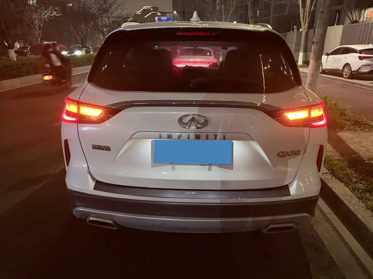 2018 Infiniti QX30 2.0T 211HP L4 7DCT,autocango,china used car exporter,china ev exporter,chinese used car exporter,chinese used ev exporter