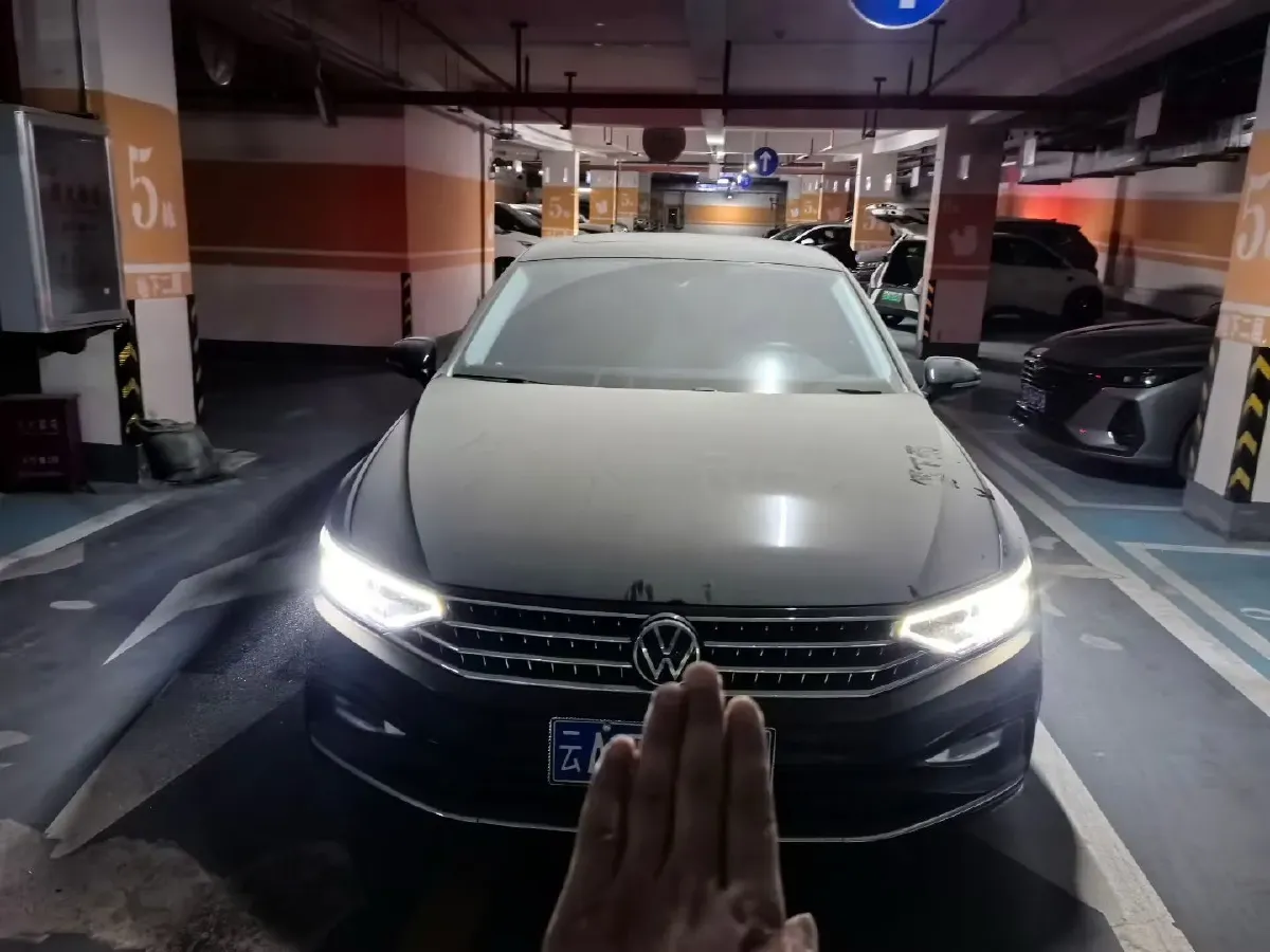 2023 Volkswagen Magotan 2.0T 186HP L4 7DCT,autocango,china used car exporter,china ev exporter,chinese used car exporter,chinese used ev exporter