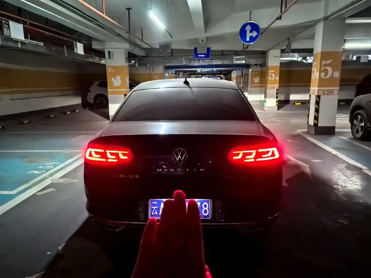 2023 Volkswagen Magotan 2.0T 186HP L4 7DCT,autocango,china used car exporter,china ev exporter,chinese used car exporter,chinese used ev exporter