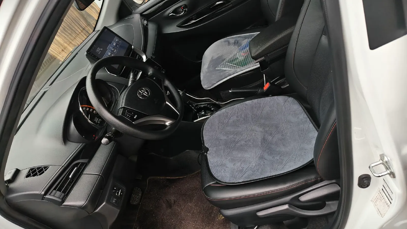 2022 Toyota Yaris L 1.5L 112HP L4 CVT,autocango,china used car exporter,china ev exporter,chinese used car exporter,chinese used ev exporter