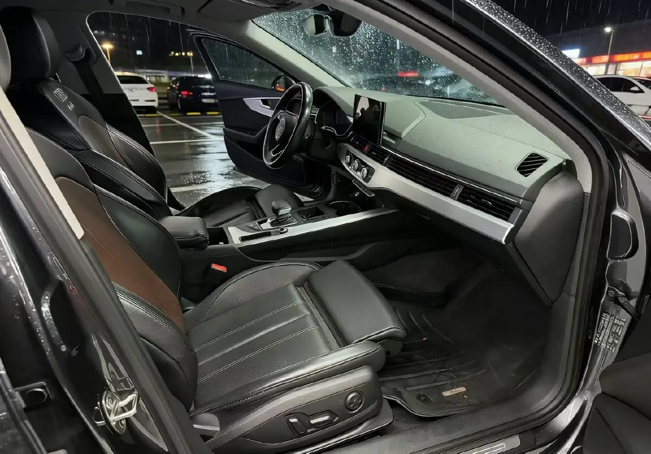 2023 Audi A4L 2.0T 190HP L4 7DCT,autocango,china used car exporter,china ev exporter,chinese used car exporter,chinese used ev exporter