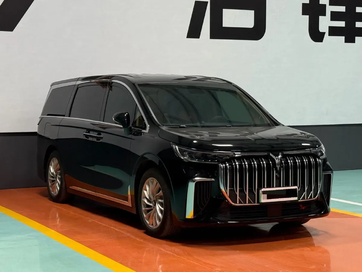 2024 Voyah Dream 1.5T 150HP L4 PHEV 43KWH,autocango,china used car exporter,china ev exporter,chinese used car exporter,chinese used ev exporter