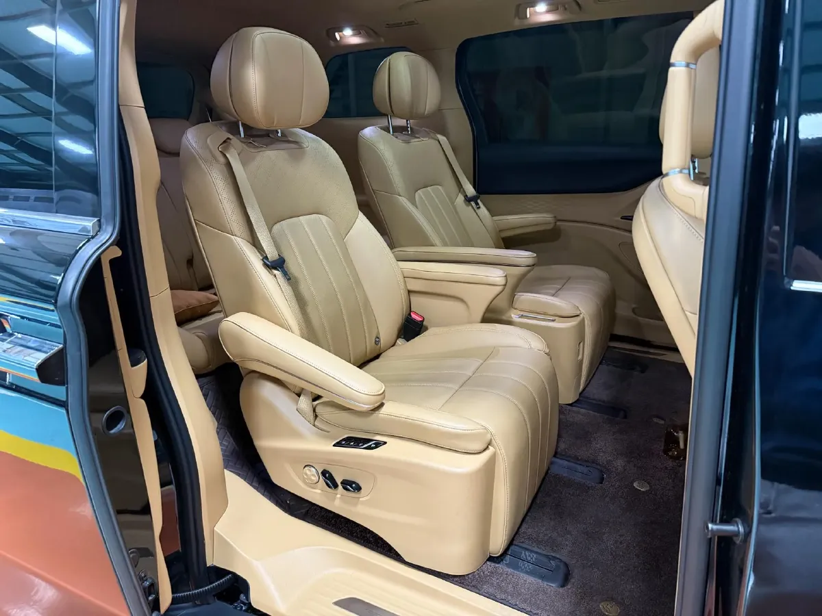 2024 Voyah Dream 1.5T 150HP L4 PHEV 43KWH,autocango,china used car exporter,china ev exporter,chinese used car exporter,chinese used ev exporter