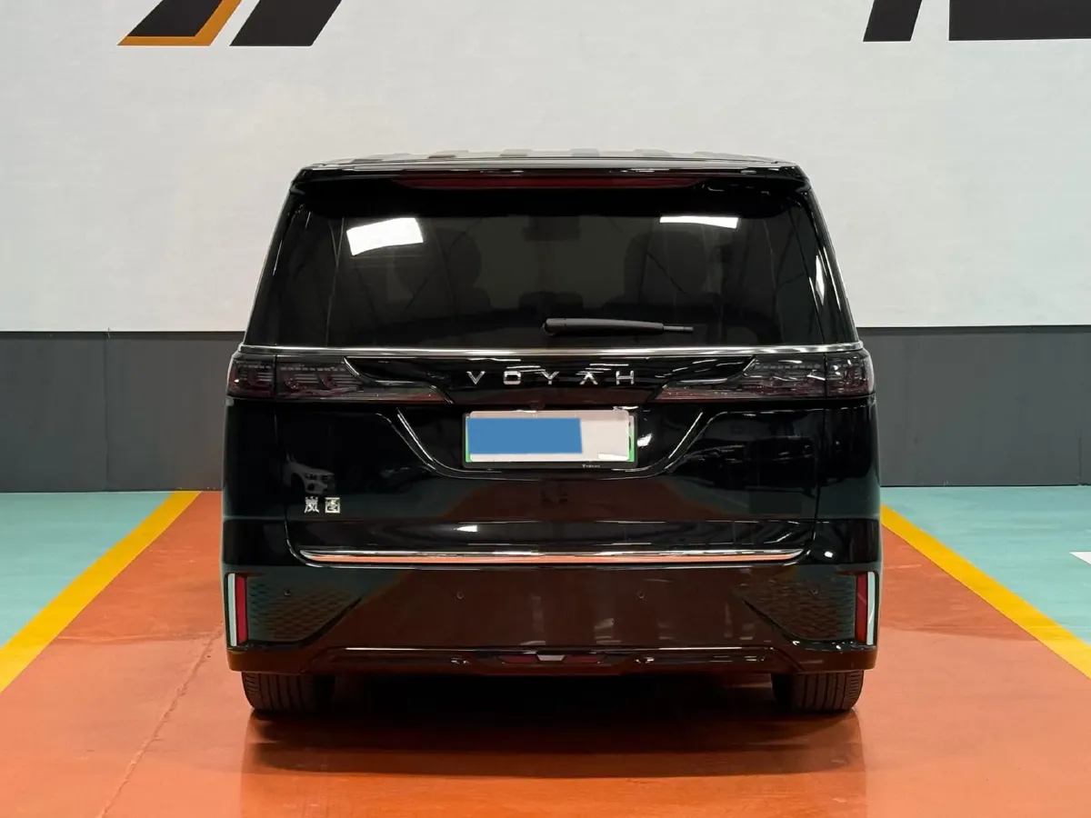 2024 Voyah Dream 1.5T 150HP L4 PHEV 43KWH,autocango,china used car exporter,china ev exporter,chinese used car exporter,chinese used ev exporter