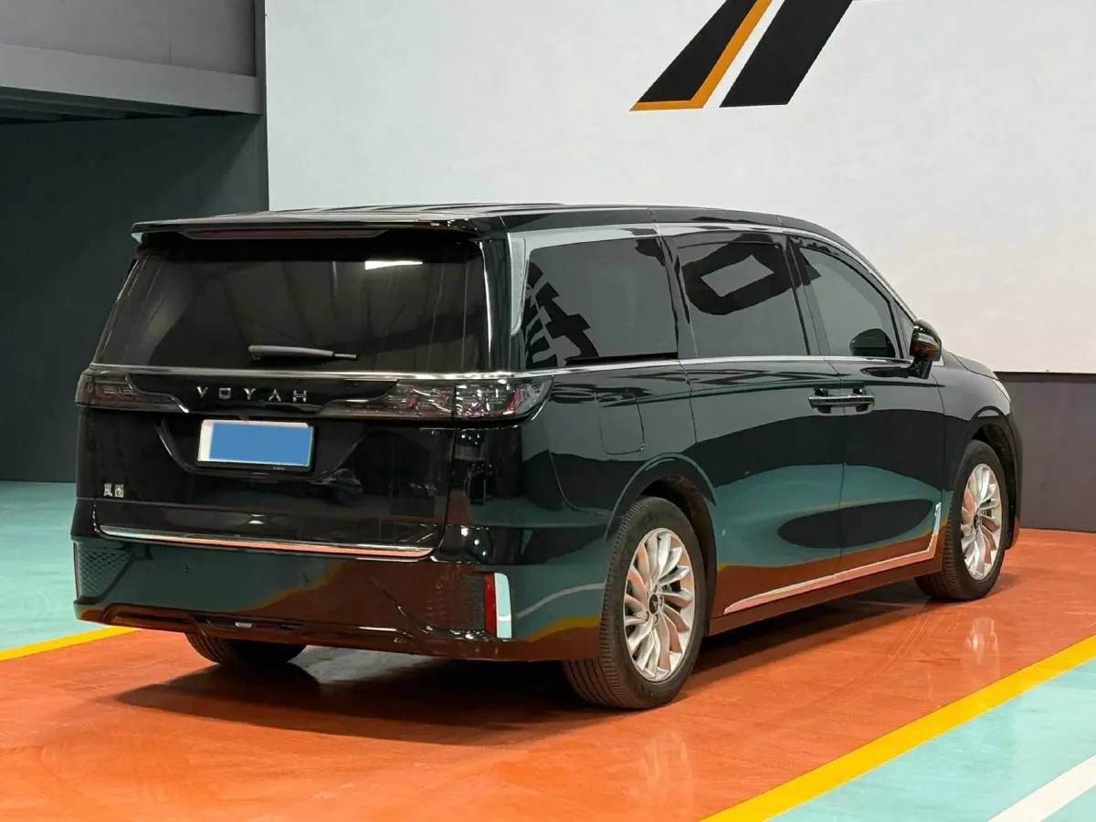 2024 Voyah Dream 1.5T 150HP L4 PHEV 43KWH,autocango,china used car exporter,china ev exporter,chinese used car exporter,chinese used ev exporter