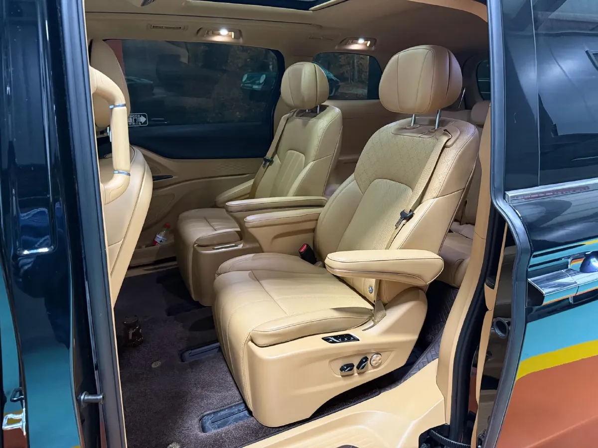 2024 Voyah Dream 1.5T 150HP L4 PHEV 43KWH,autocango,china used car exporter,china ev exporter,chinese used car exporter,chinese used ev exporter