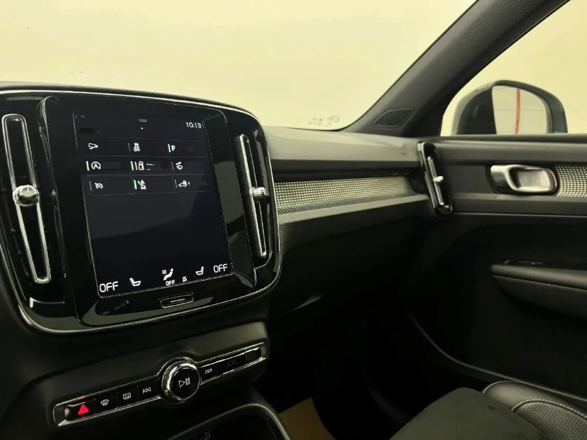 2020 Volvo XC40 2.0T 190HP L4 8AT,autocango,china used car exporter,china ev exporter,chinese used car exporter,chinese used ev exporter