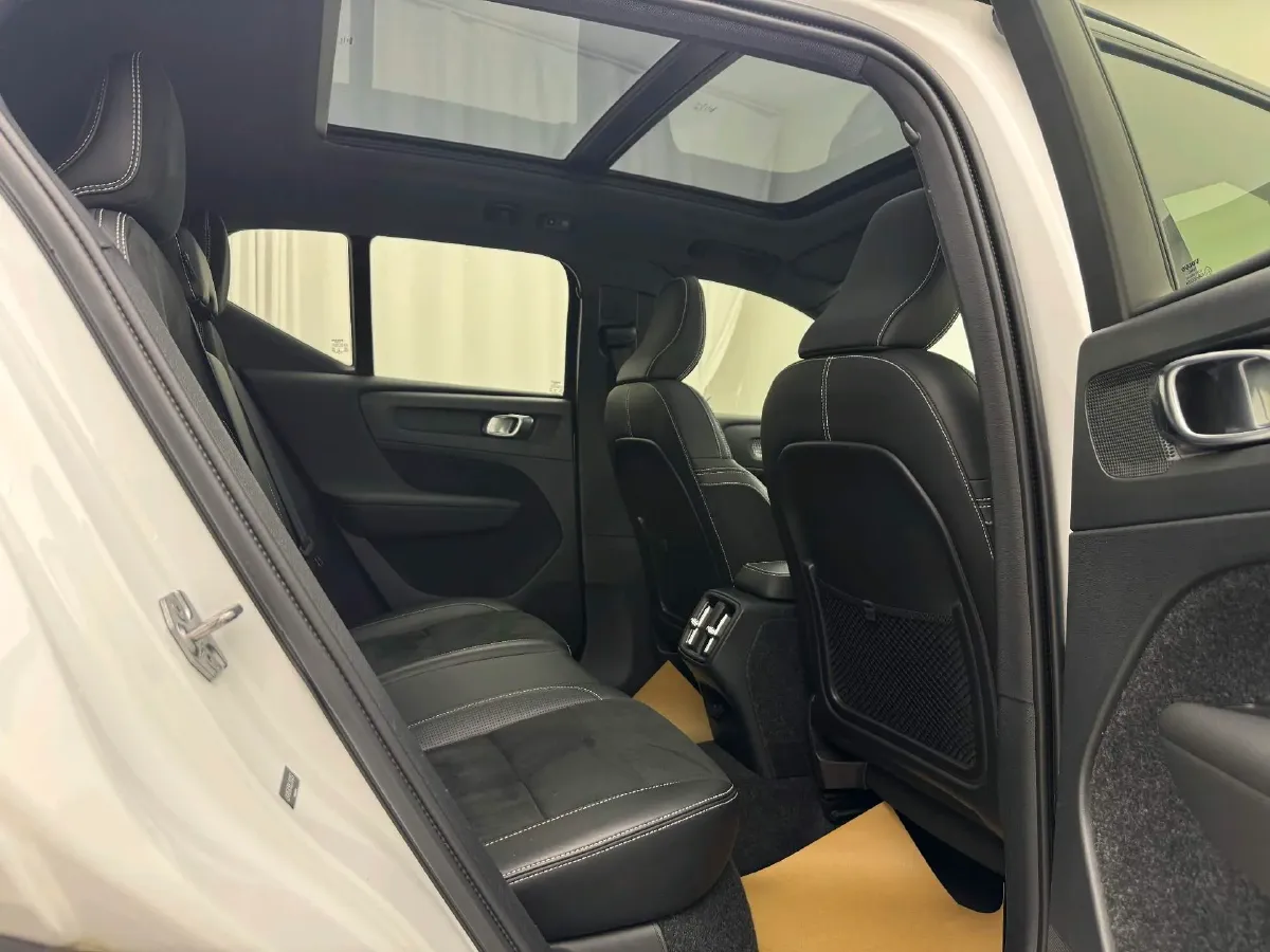 2020 Volvo XC40 2.0T 190HP L4 8AT,autocango,china used car exporter,china ev exporter,chinese used car exporter,chinese used ev exporter