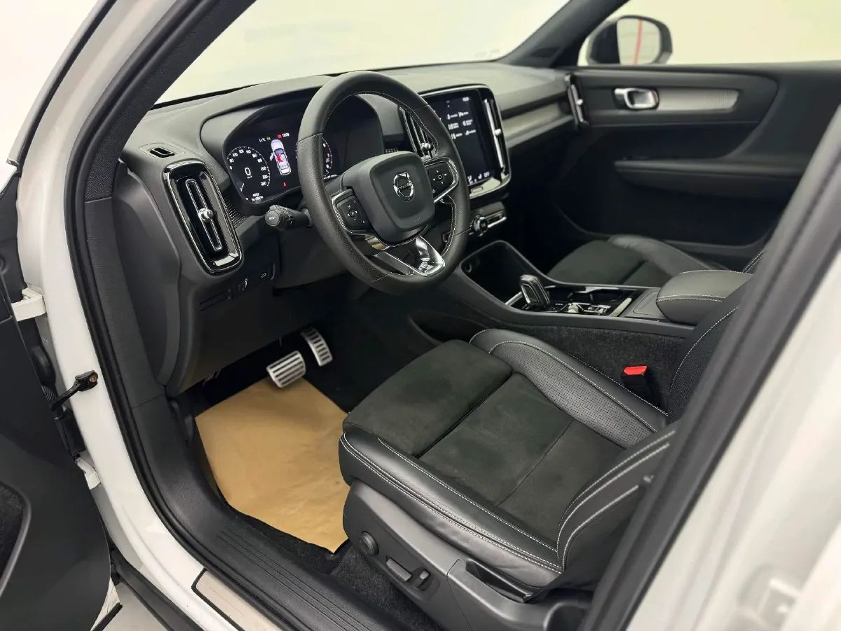 2020 Volvo XC40 2.0T 190HP L4 8AT,autocango,china used car exporter,china ev exporter,chinese used car exporter,chinese used ev exporter