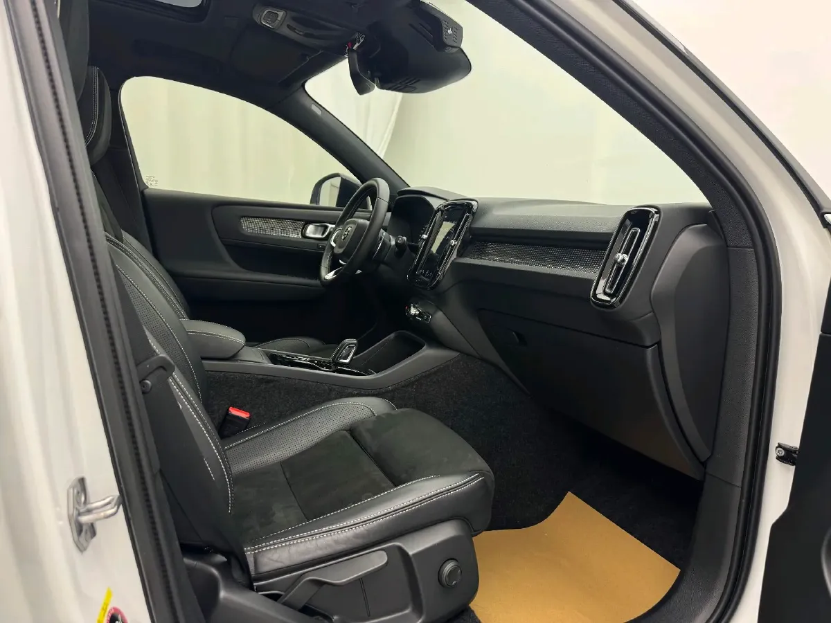 2020 Volvo XC40 2.0T 190HP L4 8AT,autocango,china used car exporter,china ev exporter,chinese used car exporter,chinese used ev exporter