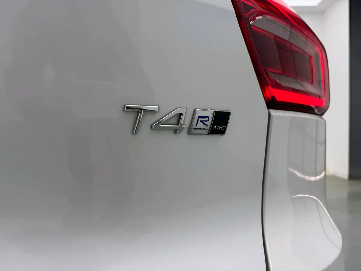 2020 Volvo XC40 2.0T 190HP L4 8AT,autocango,china used car exporter,china ev exporter,chinese used car exporter,chinese used ev exporter