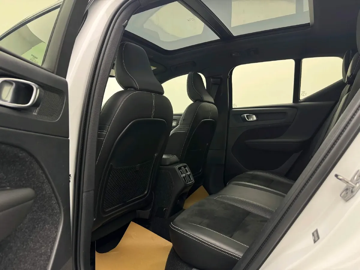 2020 Volvo XC40 2.0T 190HP L4 8AT,autocango,china used car exporter,china ev exporter,chinese used car exporter,chinese used ev exporter