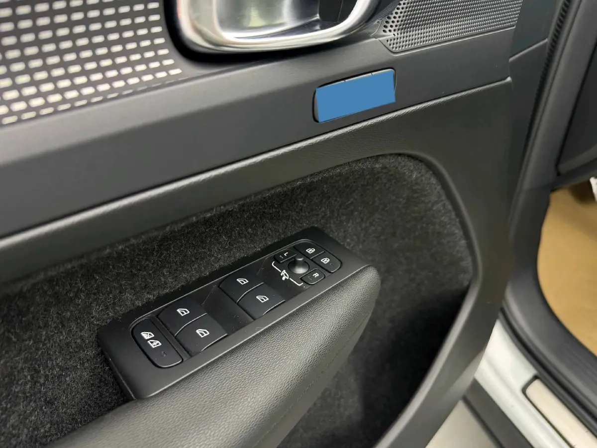 2020 Volvo XC40 2.0T 190HP L4 8AT,autocango,china used car exporter,china ev exporter,chinese used car exporter,chinese used ev exporter