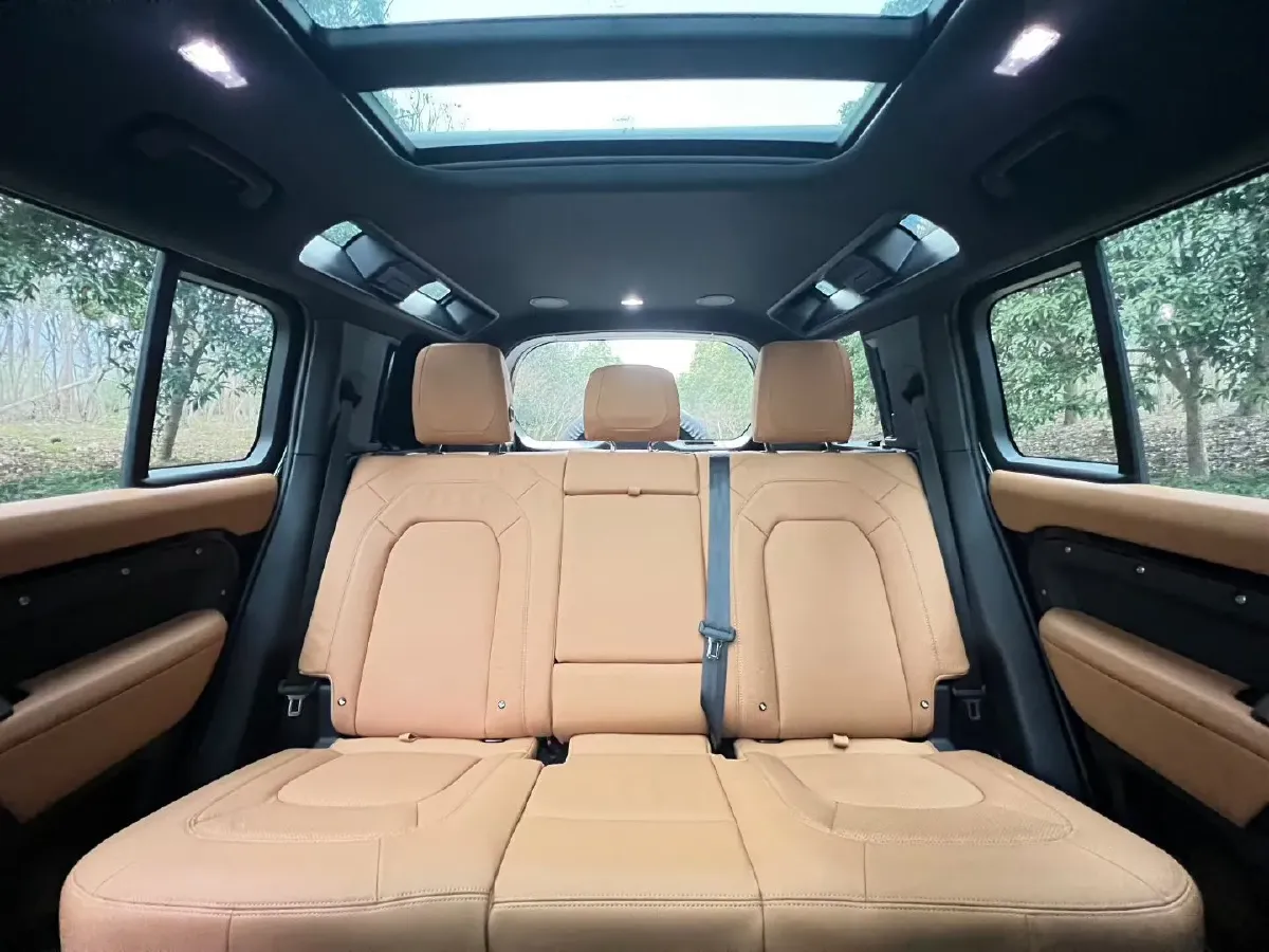 2024 Land Rover Defender 5.0T 525HP V8 8AT,autocango,china used car exporter,china ev exporter,chinese used car exporter,chinese used ev exporter