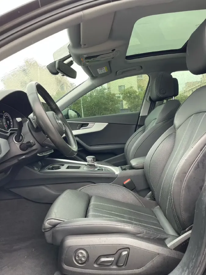 2022 Audi A4L 2.0T 190HP L4 7DCT,autocango,china used car exporter,china ev exporter,chinese used car exporter,chinese used ev exporter