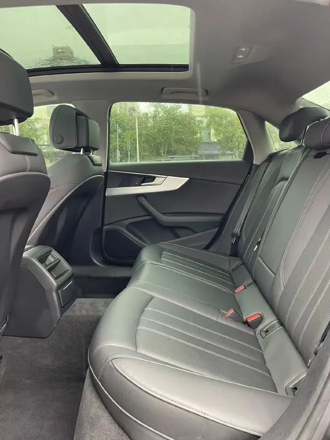 2022 Audi A4L 2.0T 190HP L4 7DCT,autocango,china used car exporter,china ev exporter,chinese used car exporter,chinese used ev exporter