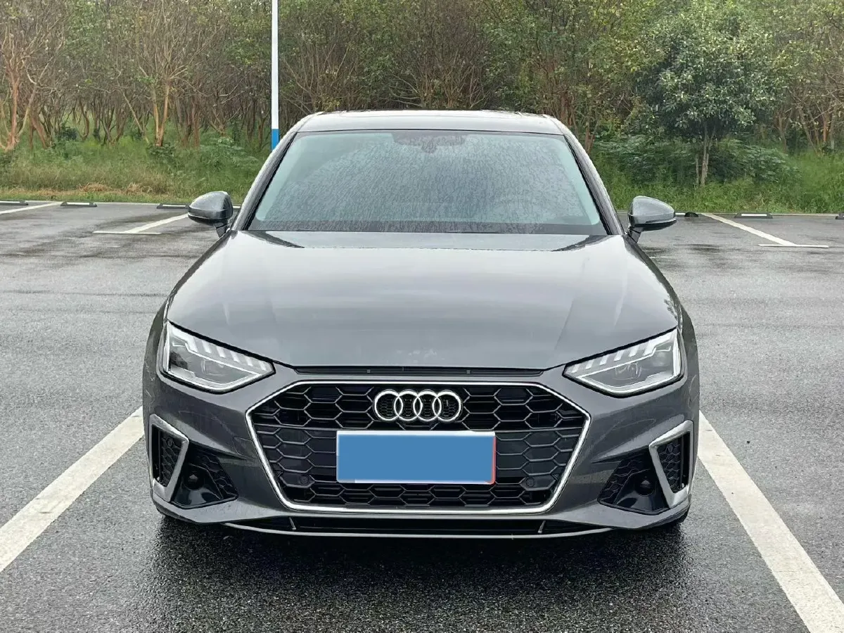 2022 Audi A4L 2.0T 190HP L4 7DCT,autocango,china used car exporter,china ev exporter,chinese used car exporter,chinese used ev exporter