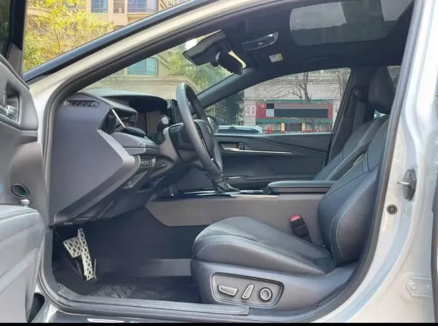 2024 Toyota Camry 2.0L 152HP L4 E-CVT Hybrid,autocango,china used car exporter,china ev exporter,chinese used car exporter,chinese used ev exporter