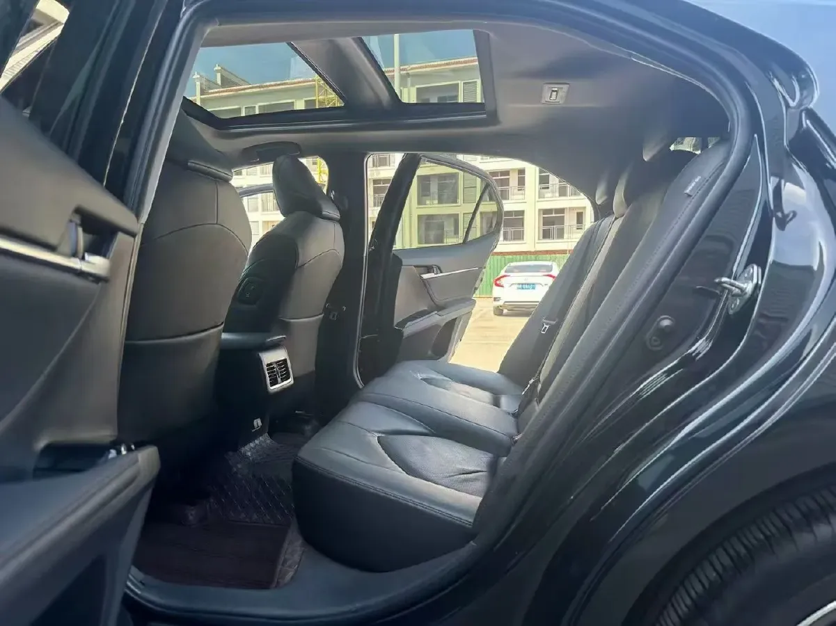 2021 Toyota Camry 2.5L 209HP L4 8AT,autocango,china used car exporter,china ev exporter,chinese used car exporter,chinese used ev exporter