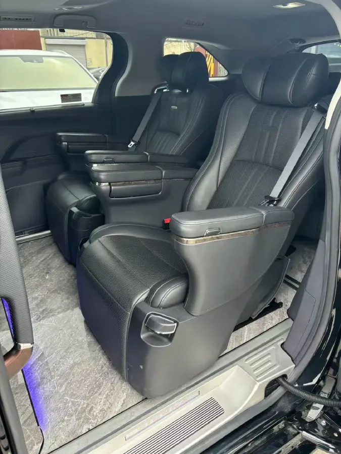 2023 Toyota Sienna 2.5L 189HP L4 E-CVT Hybrid,autocango,china used car exporter,china ev exporter,chinese used car exporter,chinese used ev exporter