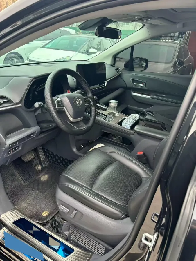 2023 Toyota Sienna 2.5L 189HP L4 E-CVT Hybrid,autocango,china used car exporter,china ev exporter,chinese used car exporter,chinese used ev exporter