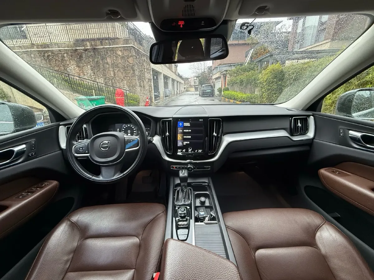 2020 Volvo XC60 2.0T 254HP L4 8AT,autocango,china used car exporter,china ev exporter,chinese used car exporter,chinese used ev exporter