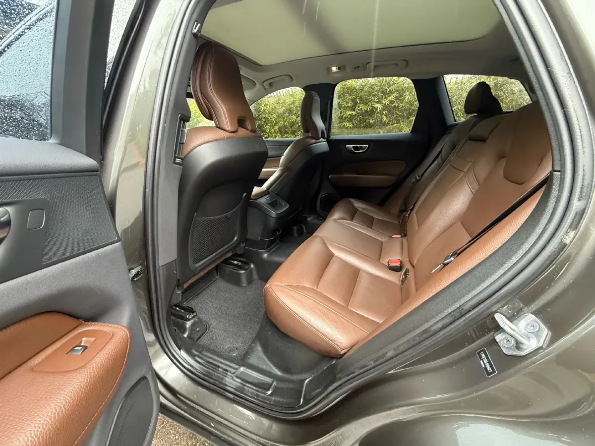 2020 Volvo XC60 2.0T 254HP L4 8AT,autocango,china used car exporter,china ev exporter,chinese used car exporter,chinese used ev exporter