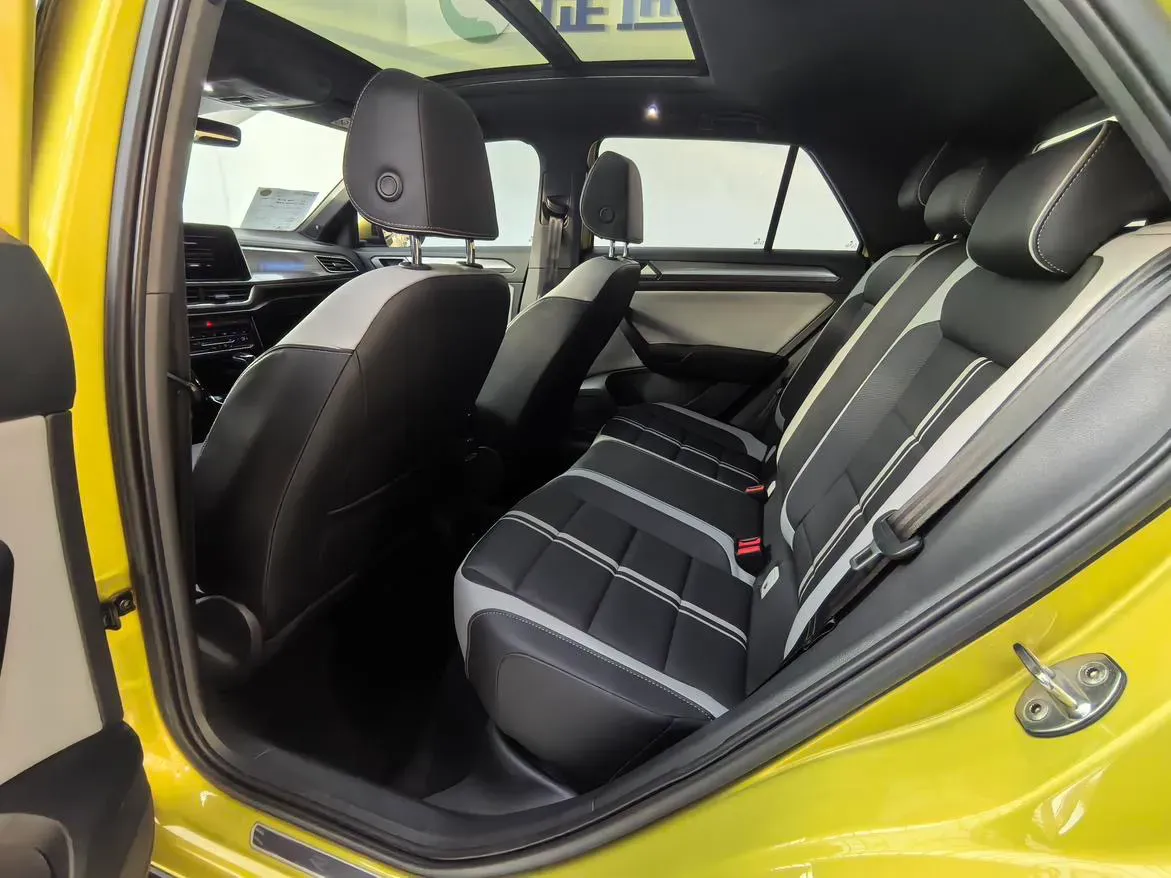 2023 Volkswagen T-Roc 1.5T 160HP L4 7DCT,autocango,china used car exporter,china ev exporter,chinese used car exporter,chinese used ev exporter