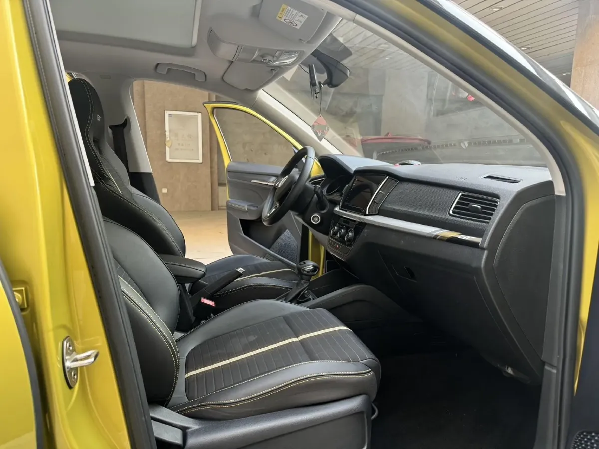 2020 Skoda Karoq 1.4T 150HP L4 7DCT,autocango,china used car exporter,china ev exporter,chinese used car exporter,chinese used ev exporter