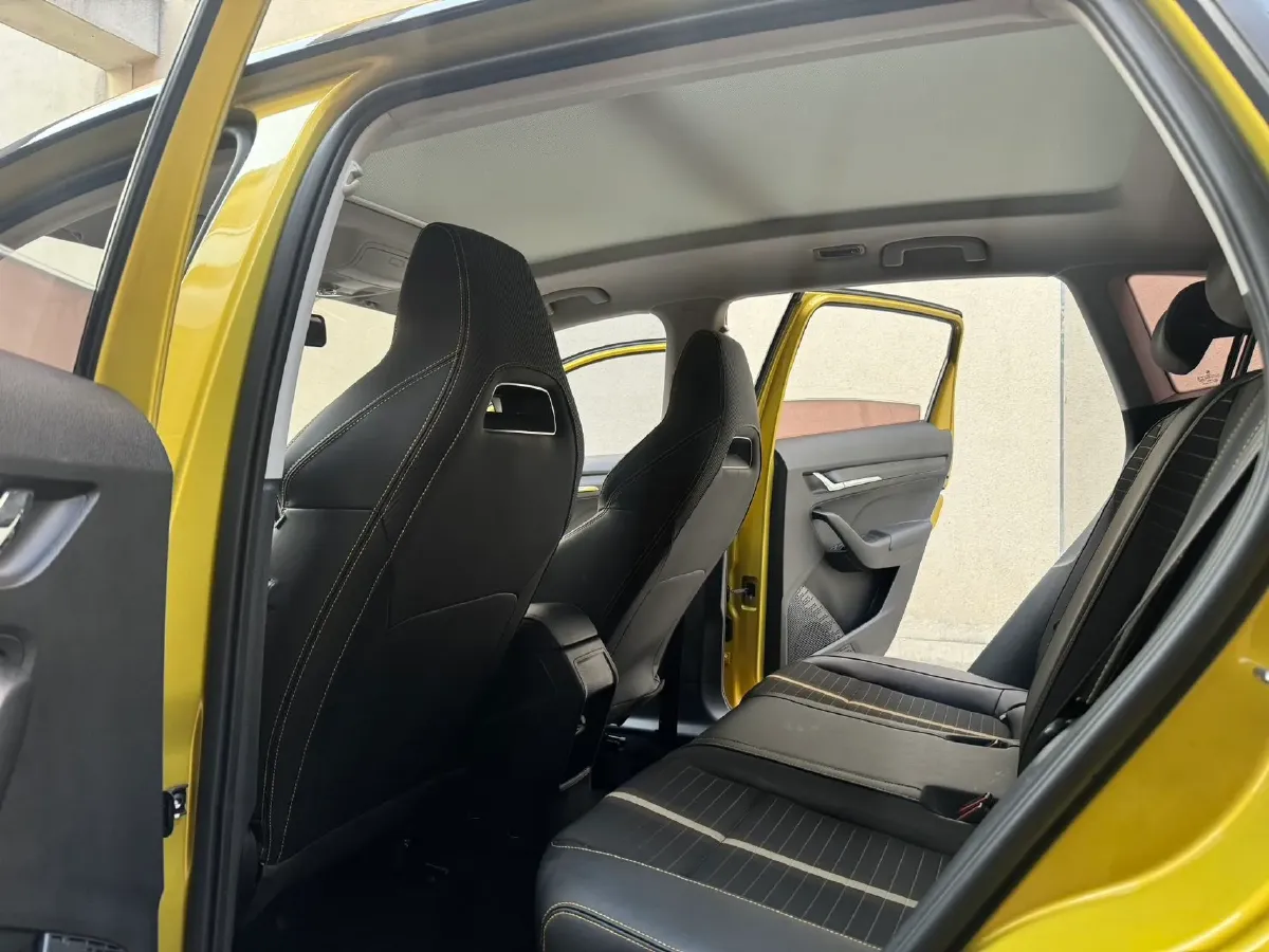 2020 Skoda Karoq 1.4T 150HP L4 7DCT,autocango,china used car exporter,china ev exporter,chinese used car exporter,chinese used ev exporter