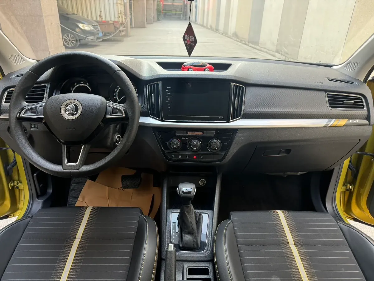 2020 Skoda Karoq 1.4T 150HP L4 7DCT,autocango,china used car exporter,china ev exporter,chinese used car exporter,chinese used ev exporter