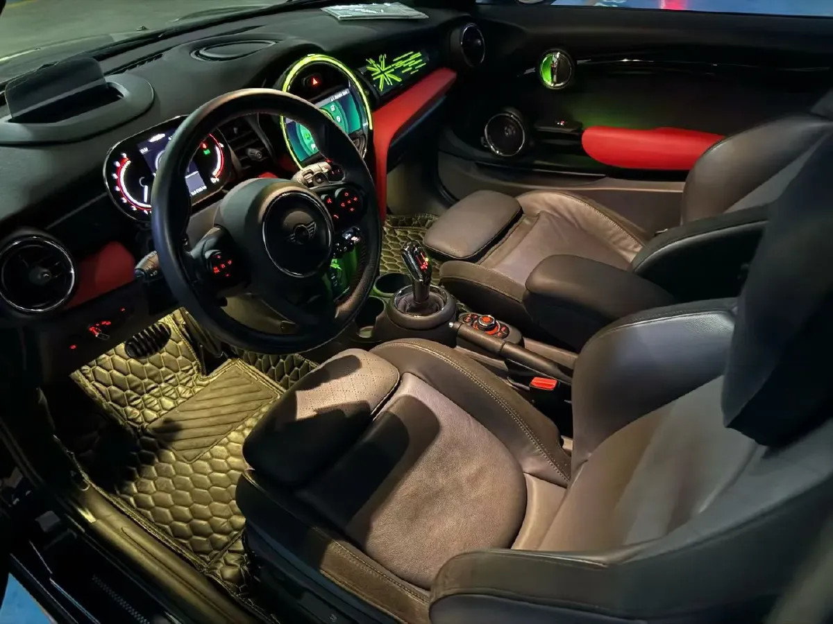 2021 MINI JCW 2.0T 231HP L4 8AT,autocango,china used car exporter,china ev exporter,chinese used car exporter,chinese used ev exporter