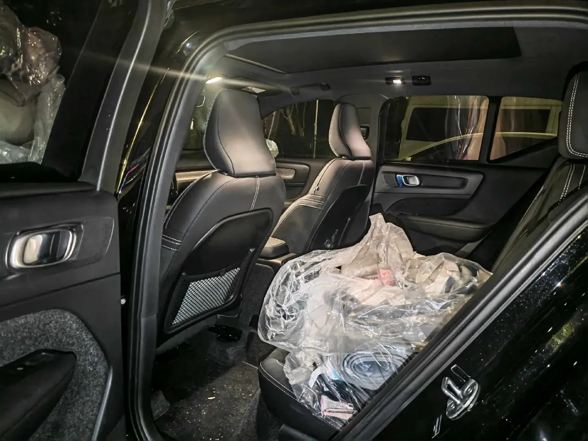 2024 Volvo XC40 2.0T 197HP L4 7DCT,autocango,china used car exporter,china ev exporter,chinese used car exporter,chinese used ev exporter