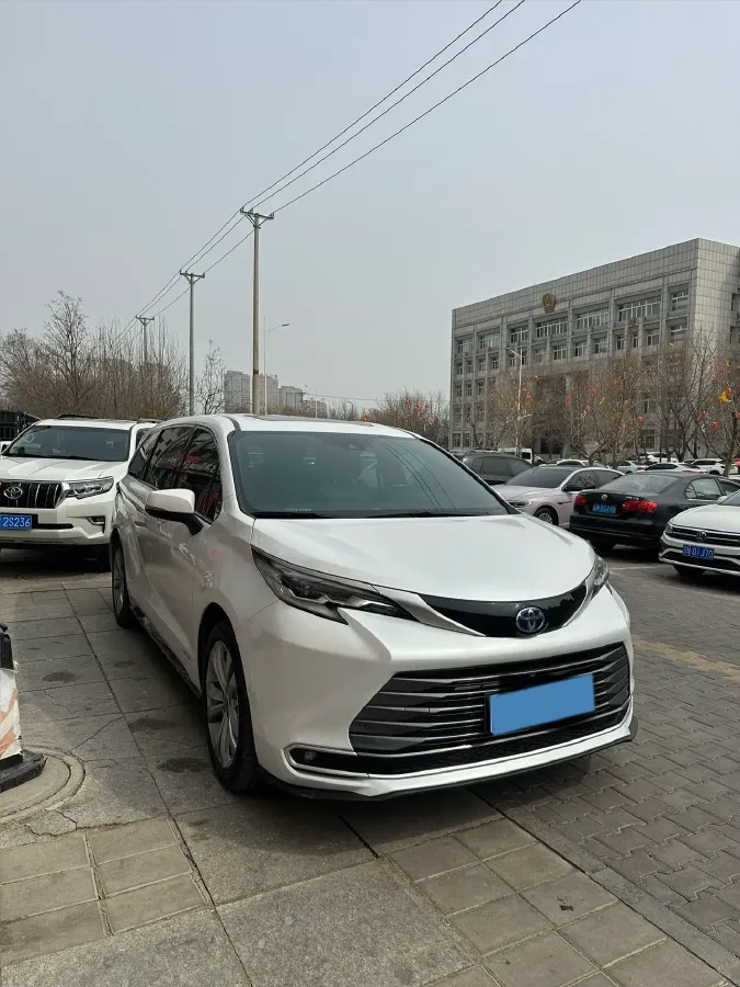 2023 Toyota Sienna 2.5L 189HP L4 E-CVT Hybrid,autocango,china used car exporter,china ev exporter,chinese used car exporter,chinese used ev exporter