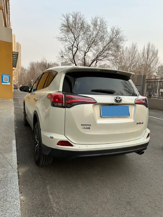 2018 Toyota RAV4 2.0L 151HP L4 CVT,autocango,china used car exporter,china ev exporter,chinese used car exporter,chinese used ev exporter