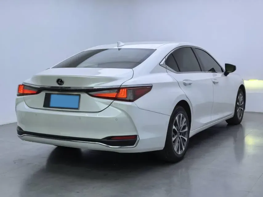 2022 Lexus ES 2.0L 173HP L4 CVT,autocango,china used car exporter,china ev exporter,chinese used car exporter,chinese used ev exporter