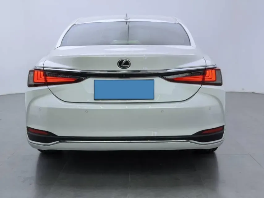 2022 Lexus ES 2.0L 173HP L4 CVT,autocango,china used car exporter,china ev exporter,chinese used car exporter,chinese used ev exporter