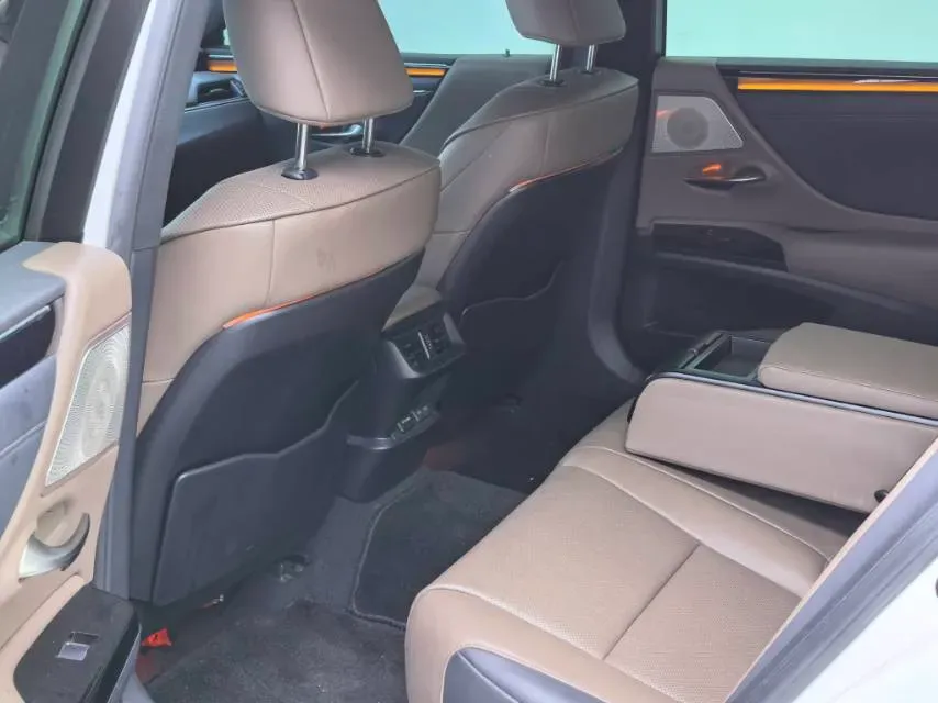 2022 Lexus ES 2.0L 173HP L4 CVT,autocango,china used car exporter,china ev exporter,chinese used car exporter,chinese used ev exporter