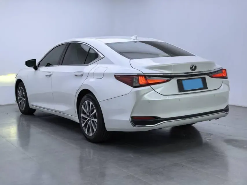2022 Lexus ES 2.0L 173HP L4 CVT,autocango,china used car exporter,china ev exporter,chinese used car exporter,chinese used ev exporter