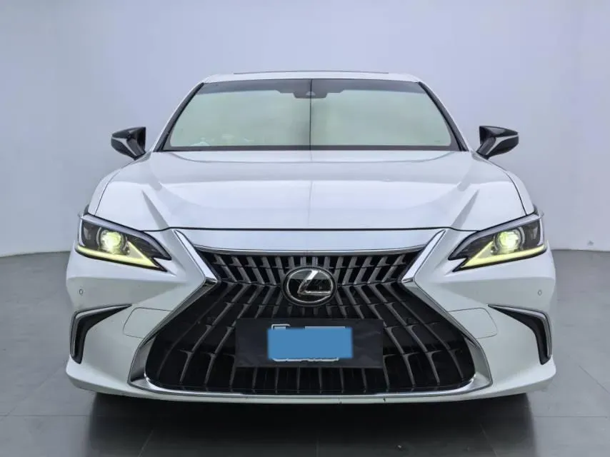 2022 Lexus ES 2.0L 173HP L4 CVT,autocango,china used car exporter,china ev exporter,chinese used car exporter,chinese used ev exporter