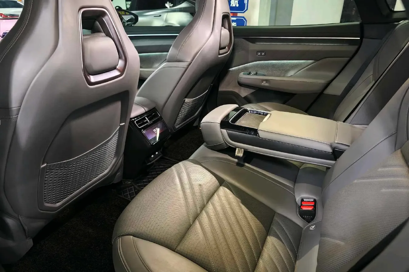 2024 Zeekr 001 BEV 95KWH,autocango,china used car exporter,china ev exporter,chinese used car exporter,chinese used ev exporter