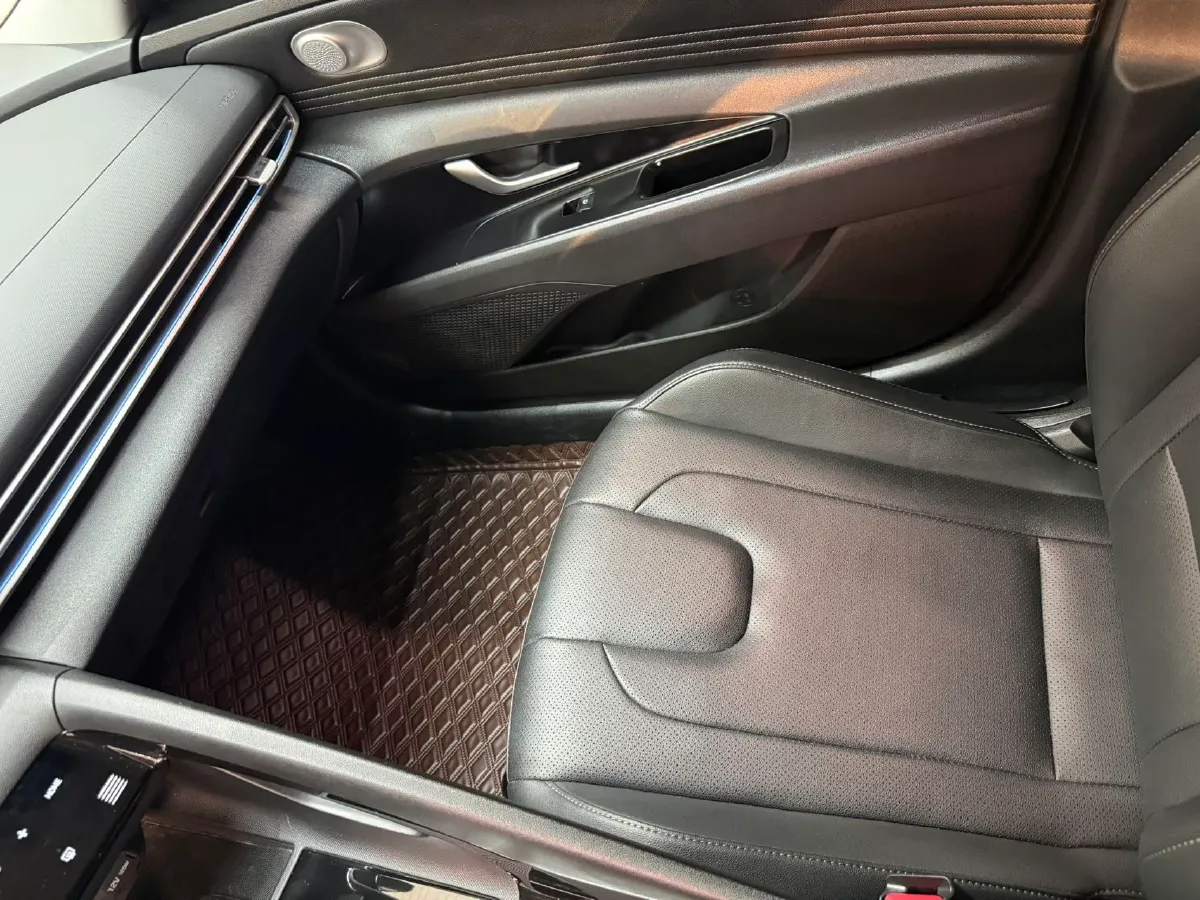 2021 Hyundai Elantra 1.5L 115HP L4 CVT,autocango,china used car exporter,china ev exporter,chinese used car exporter,chinese used ev exporter